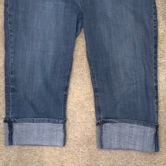 Apostrophe Cropped Jeans - Picture 5 of 5